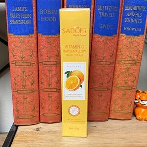 Sadoer Vitamin C Marshmallow Hand Cream - New